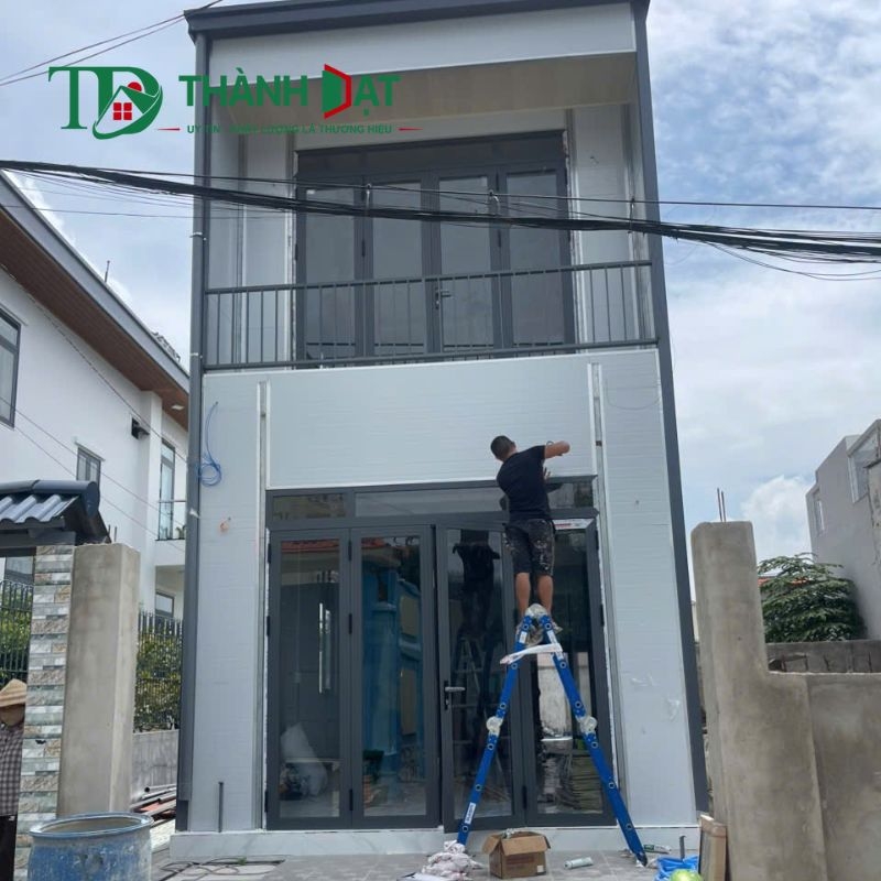 Lắp đặt cửa nhôm Việt Pháp chính hãng bền bỉ, chi phí hợp lý